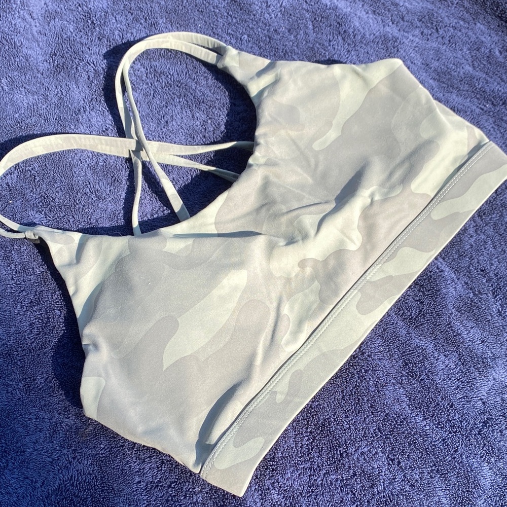 Running Girl Camouflage Sports Bra with Crisscross Straps